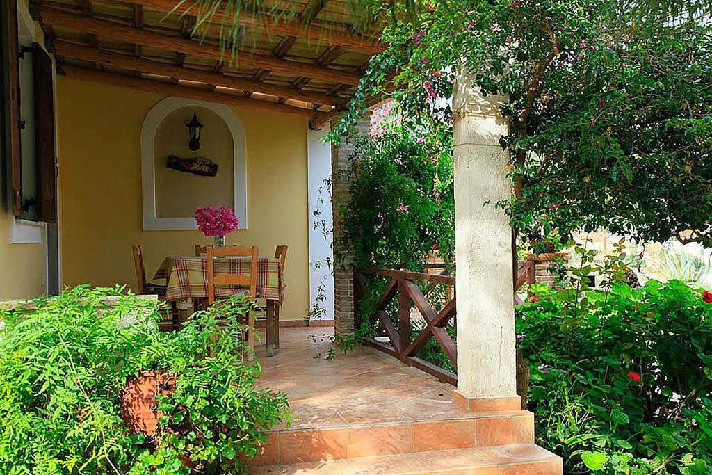 Yannis' Village Keri Habitación foto